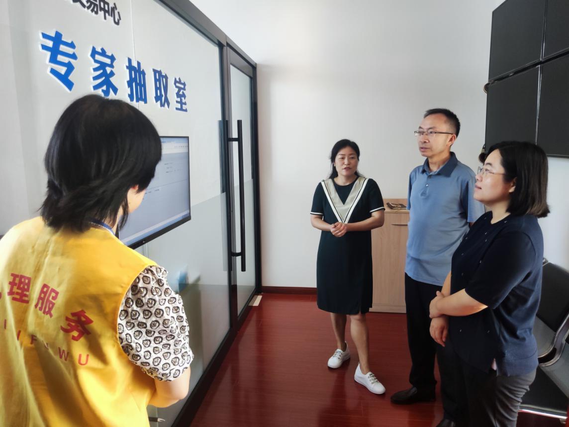 走“新”更走“心” —市公共资源交易中心开展“主任走流程”活动